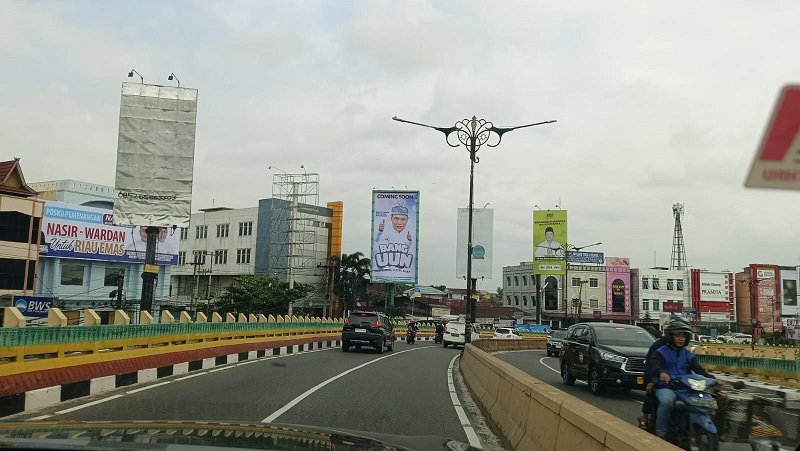 Pengusaha Reriklanan di Pekanbaru Diingatkan Urus Izin PBG Sebelum Dirikan Tiang