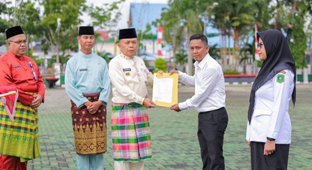 Plt Bupati Asmar Serahkan 26 SK PPPK Teknis