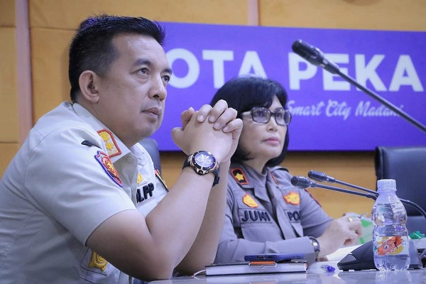 Satpol PP Pekanbaru Segera Tertibkan Baliho Melintang di Jalan