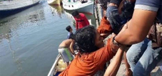 Idul Fitri, Tiga Anak Beranak  Warga Bengkalis Terapung Tiga Jam di Laut Saat Sampannya Terbalik di Meranti