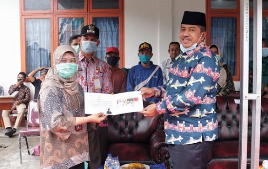 Terima Uang Pecahan Edisi Khusus  HUT RI, Bupati Siak Berharap Pandemi Covid Segera Cepat Berlalu