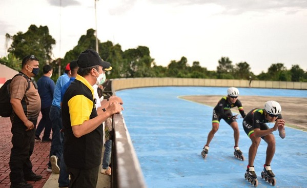 Tinjau Latihan Atlet Sepatu Roda Provinsi Riau, Ini Pesan Gubri