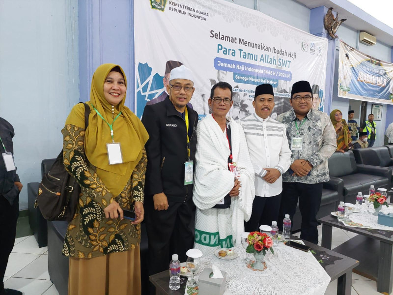 81 Jamaah Haji Kota Pekanbaru Kloter 14 BTH Diberangkatkan Ke Mekkah