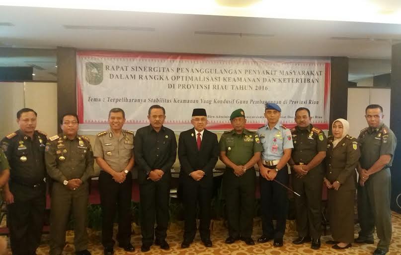 Berantas Penyakit Masyarakat di Riau, Andi Ajak TNI Bersinergi