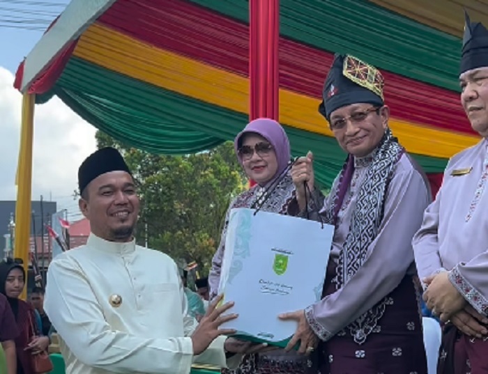 Ade Agus  Pimpin Kafilah  Inhu di Pawai Taaruf MTQ Provinsi Riau