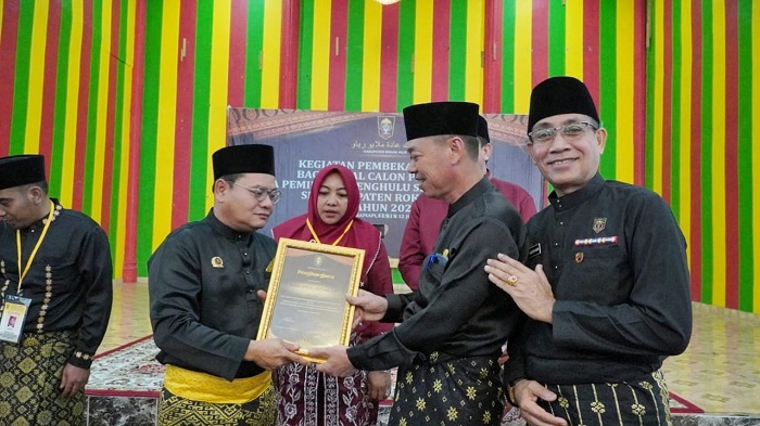 Buka Pembekalan Adat, Bupati Rohil Ajak Calon Penghulu Tidak Lakukan Money Politik
