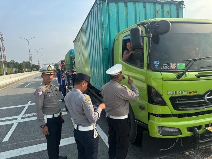 Anggota DPRD Riau Desak Penertiban Truk Galian C Overtonase di Kampar
