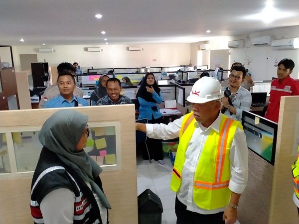 Menteri Basuki Semangati Para Karyawan HKI di Proyek Tol Pekanbaru-Dumai