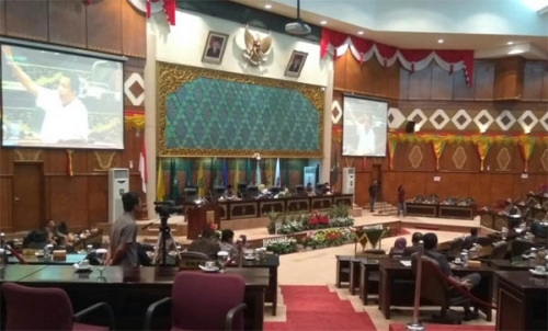 Paripurna Tatib DPRD Riau Jadi Ajang Interupsi Minta Pemprov Tangani Asap
