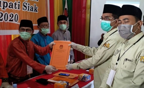 Didampingi Sejumlah Tokoh dan Ratusan Pendukung,  Said Arif Fadillah - Sujarwo Daftar ke KPU Siak