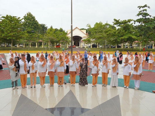 Wakil Bupati Kampar Bersama Plt Ketua Dharma Wanita Kabupaten Kampar Launching Program Sehat dan Bugar Bersama DWP