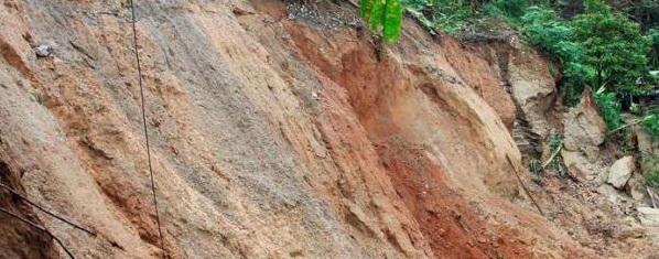 Longsor di Kebun Lado, Polisi Lakukan Buka Tutup Jalan Lintas Pekanbaru-Telukkuantan