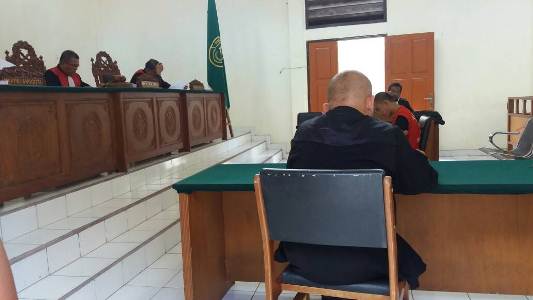 Dituntut 14 Tahun Penjara, PH Minta Raju Pembunuh Ayah Kandung Dibebaskan