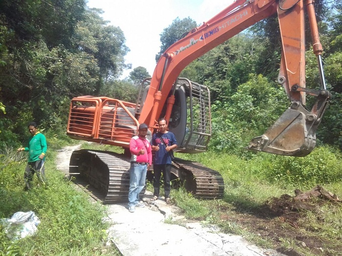 RAPP Bantu Perbaiki Jalan Rusak di Teluk Meranti