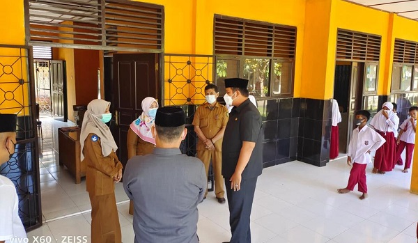 Tinjau PTM Di Pangean, Bupati Minta Sekolah Tingkatkan Prokes