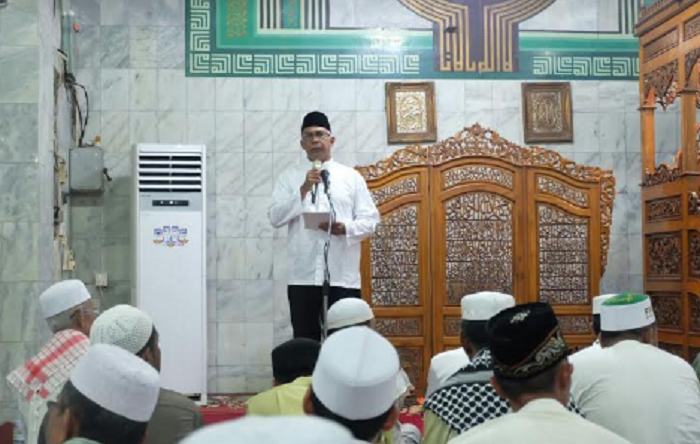 Malam Pertama Ramadhan, Pj Bupati Inhil Shalat Tarawih di Masjid Al-Huda