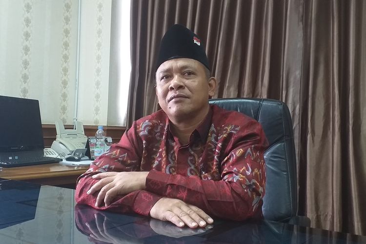 Rektor UIN Suska Riau Akhmad Mujahidin Diberhentikan