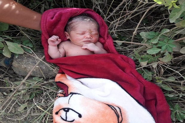 Teganya! Tak Sanggup Merawat, Bayi Cantik Ini Dibuang oleh Pasangan Muda ke Tempat Sampah