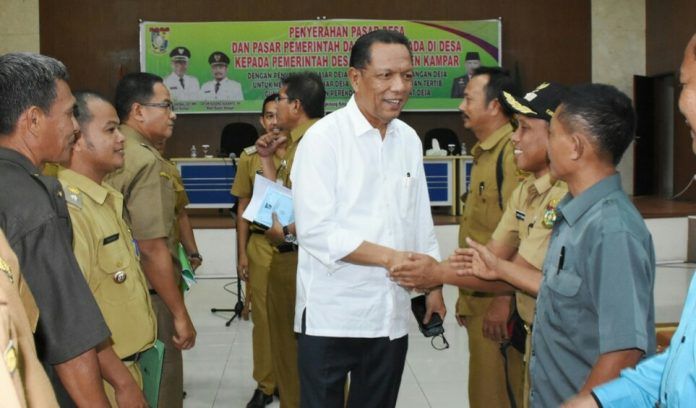 Bupati Azis Serahkan 33 Pasar Desa Tahap II