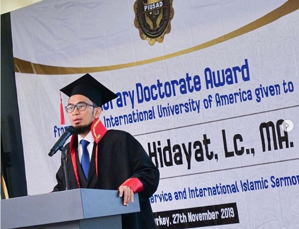Masyaallah! Ustaz Adi Hidayat Terima Gelar Doktor Honoris Causa Dari Universitas Astrolabe Istanbul