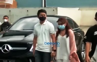 Akhirnya Go Public, Genggam Erat Tangan Calon Suami: Ayu Ting Ting: Saya Juga Manusia Biasa, Pengan Bahagia