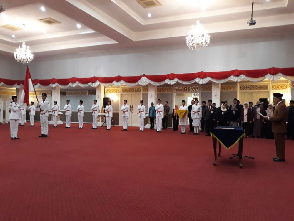Gubri Syamsuar Kukuhkan Anggota Paskibra Provinsi Riau 2019
