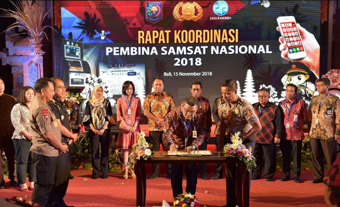 Dihadapan Kapolri Plt Gubri Bersama Dirut Bank Riau Kepri Teken MoU Samsat Nasional