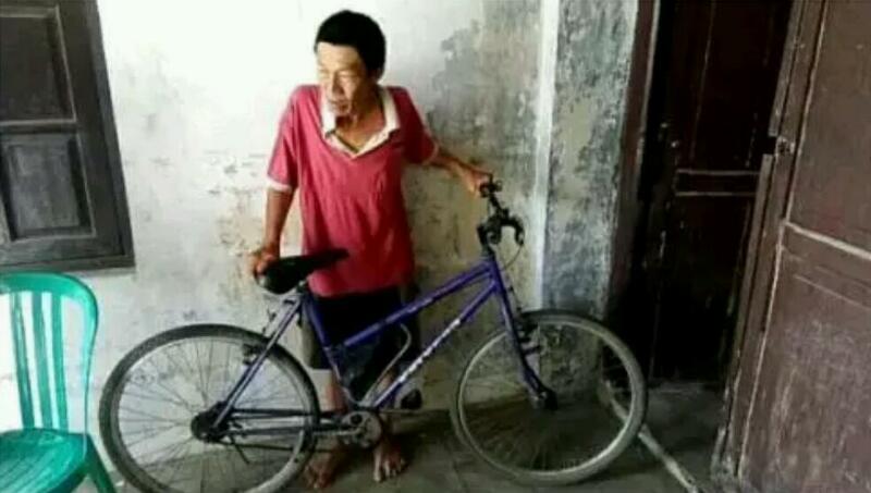 Salut! Pria Ini Rela Naik Sepeda dari Solo ke Pasuruan hanya untuk Kembalikan STNK & SIM, Ini Kisahnya