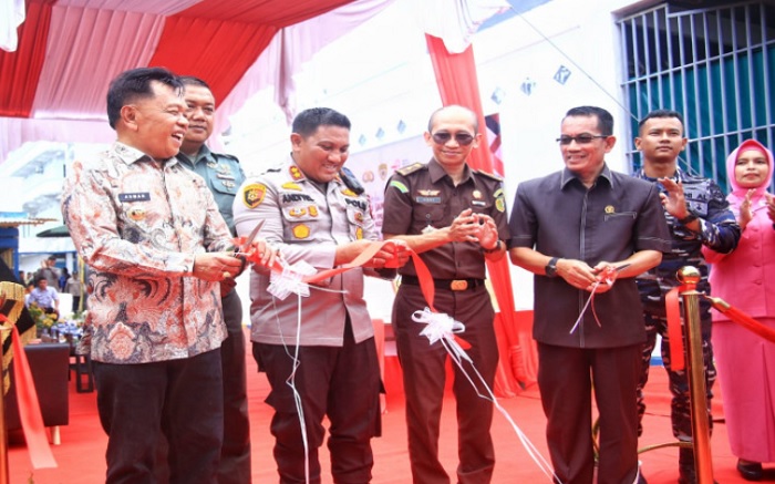 Bantu Anak-anak Pesisir, Plt. Bupati Meranti Resmikan Perpustakaan Terapung Polairud