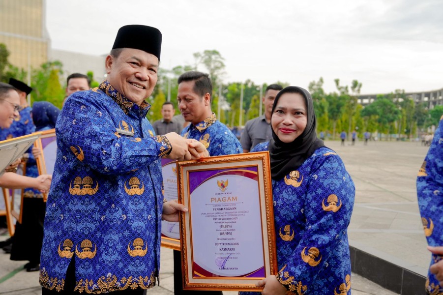 Komitmen Kesehatan Berbuah Apresiasi, Bupati Bengkalis Sabet Dua Penghargaan Nasional