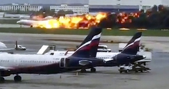Pesawat Terbakar Saat Mendarat  di Bandara, 13 Orang Meninggal Dunia