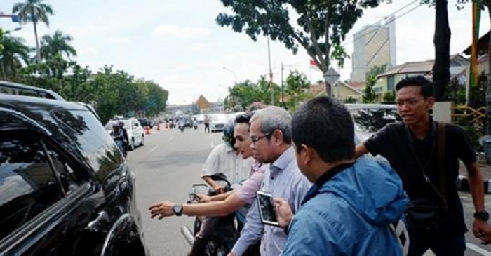 Bungkam Usai Diperiksa Polda Riau, Wabup Bengkalis Malah 'Kabur' Pakai Mobil dengan Nopol Jawa Tengah