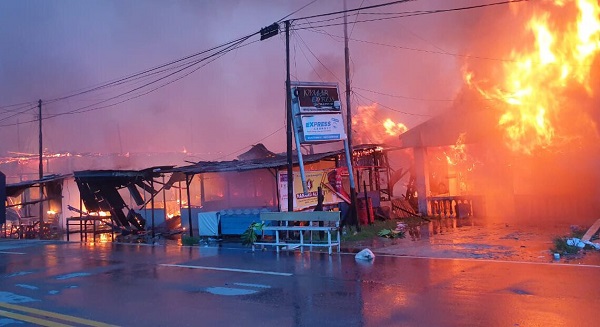 Gara-gara Kasus Penganiayaan,  Ratusan  Rumah Dibakar di Penajam