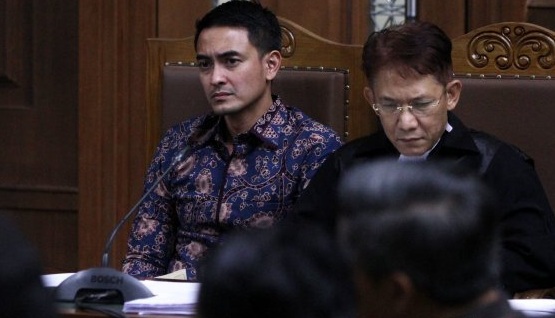 Minta Hukuman Seringan-ringannya, Zumi Zola Sampai Menangis