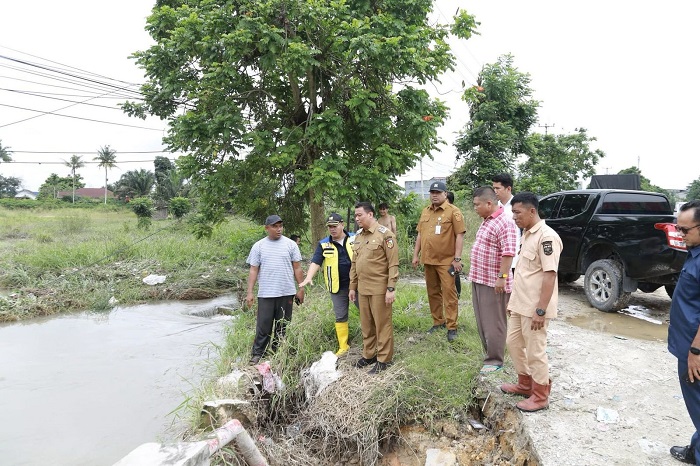 Pemko Pekanbaru Kerahkan Alat Berat Normalisasi Sungai dan Drainase