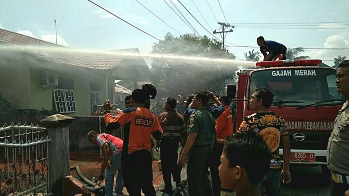 Rumah Karyawannya di BTN Sukajadi 3 Duri Terbakar, Warga Pertanyaan Keberadaan Fire Chevron yang Tak Datang Membantu