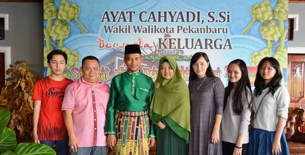 Ribuan warga Juga Bersilaturahmi di Kediaman Ayat Cahyadi