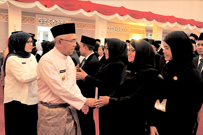 SELAMAT...Gubri Lantik 96 Pejabat Fungsional di Lingkungan Pemprov Riau