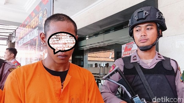 TERLALU...Habis Setubuhi Pacar Yang Sedang Datang Bulan, Pemuda Ini Beri Hadiah Ini...