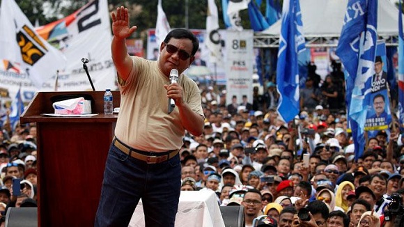 Sederhana Tapi OK, Pakai Kaos Oblong dan Blue Jeans, Tampilan Prabowo Berubah di Bandung