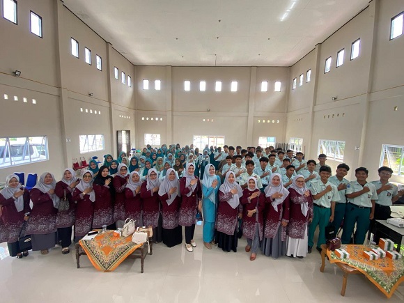 IKKD DPRD Kampar Gelar Sosialisasi Kesehatan Reproduksi Remaja di SMA Negeri 1 Kampar