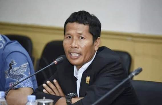 Menyesali Kerusuhan yang Terjadi di DPRD Riau,  Indra Gunawan Eet Sampaikan Permohonan Maaf