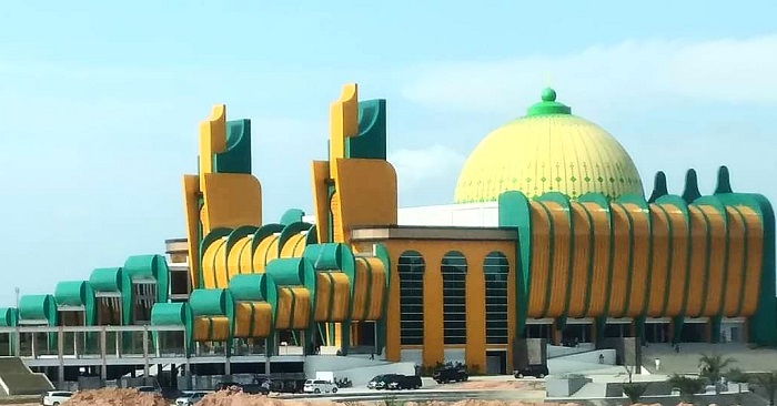 Perdana, Masjid Agung di Perkantoran Tenayan Difungsikan, Ribuan Orang Lakukan Salat Jumat...