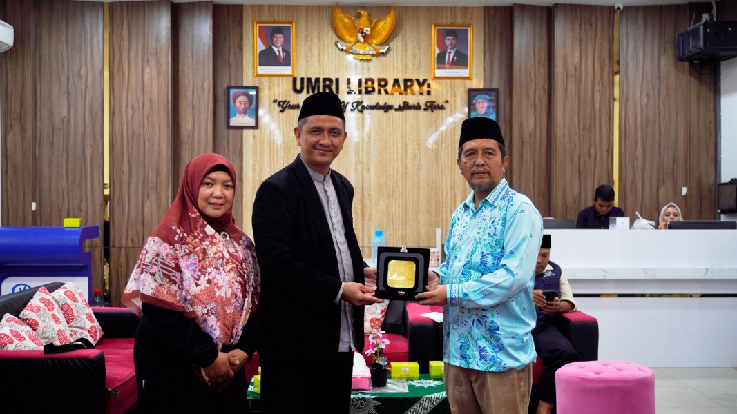 Rektor UMRI Terima Kunjungan Edukatif Santriwati Pondok Pesantren Modern Al Imtinan Putri Tembilahan