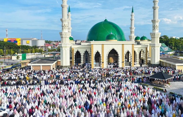 Ribuan Masyarakat Dumai Ikuti Shalat Ied Berjamaah Di Dumai Islamic Center