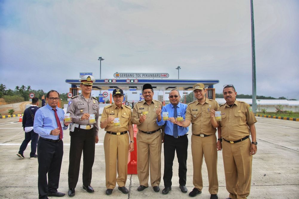 Perdana, Gubri Coba Jalan Tol Pekanbaru-Minas