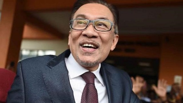 Raja Tunjuk Anwar Ibrahim Jadi Perdana Menteri  Malaysia