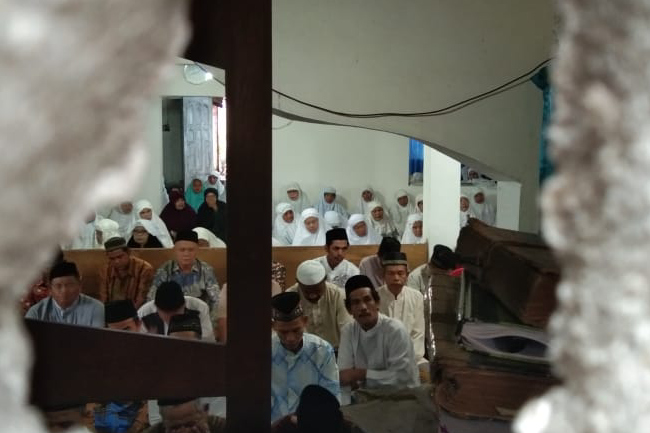 Jemaah Tarekat Naqsabandiyah di Padang Juga Rayakan Idul Fitri Hari Ini