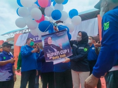 Bupati Inhu Buka Turnamen Voli dan Resmikan GOR Mahmudsyah