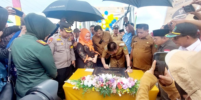 Bupati Rohil Resmikan Jembatan Air Hitam